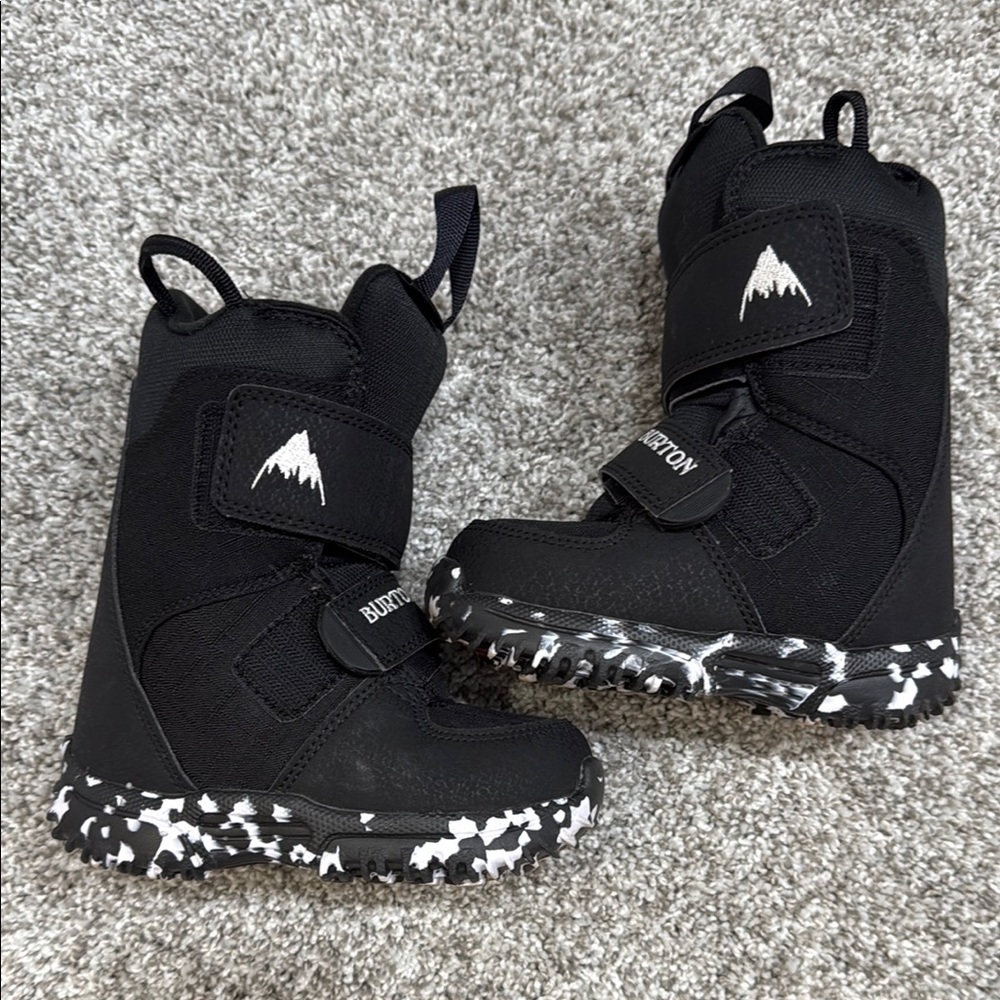 Burton Kids Black Snowboard Boots with Black/White Patterned Sole